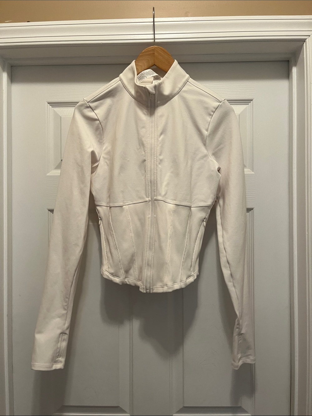 NWOT Alo airbrush, corset full zip jacket in white